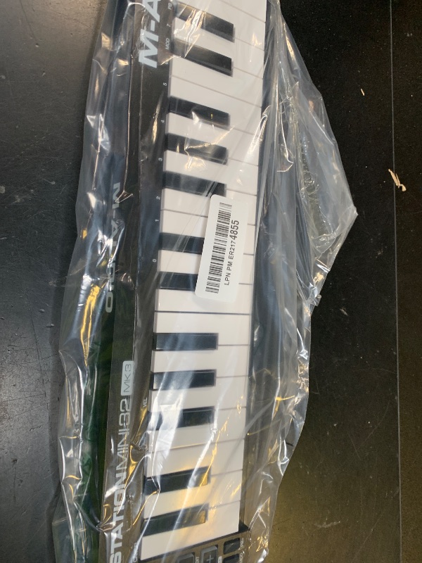 Photo 1 of M-AUDIO, 32-Key Midi Controller, (KEYSTATION MINI MK3)