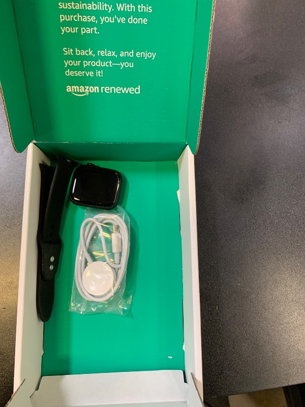 Photo 1 of Apple Watch Series 8 (GPS, 45mm) Midnight Aluminum Case with Midnight Sport Band (Renewed Premium)