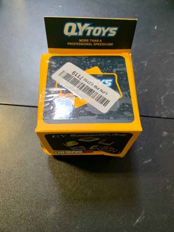 Photo 1 of Coogam Qiyi Megaminx Cube Sculpted Stickerless 3x3 Pentagonal Dodecahedron Speed Cube Puzzle Toy (Qiheng S Version)