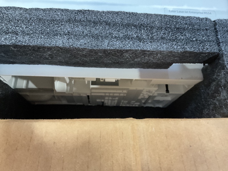 Photo 1 of *** FOR PARTS ONLY/ SMALL DISPLAY SCREEN SEVERELY DAMAGED CANNOT SEE **** HP Color LaserJet Enterprise M554dn Duplex Printer (7ZU81A)