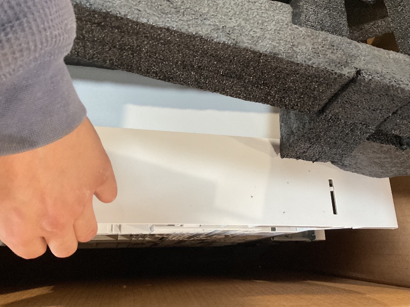 Photo 1 of *** FOR PARTS ONLY/ SMALL DISPLAY SCREEN SEVERELY DAMAGED CANNOT SEE **** HP Color LaserJet Enterprise M554dn Duplex Printer (7ZU81A)