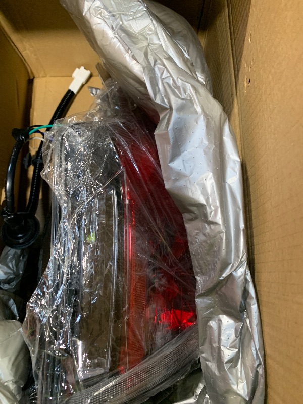 Photo 1 of **HAS MINOR DAMAGE *** Halogen OE Tail Lights Taillights Assembly for 2016-2018 Toyota Rav4, Red Rear Brake Signal Plate Tail Lamp Replacement With Bulb and Harness (Outer, Driver Side (Left))