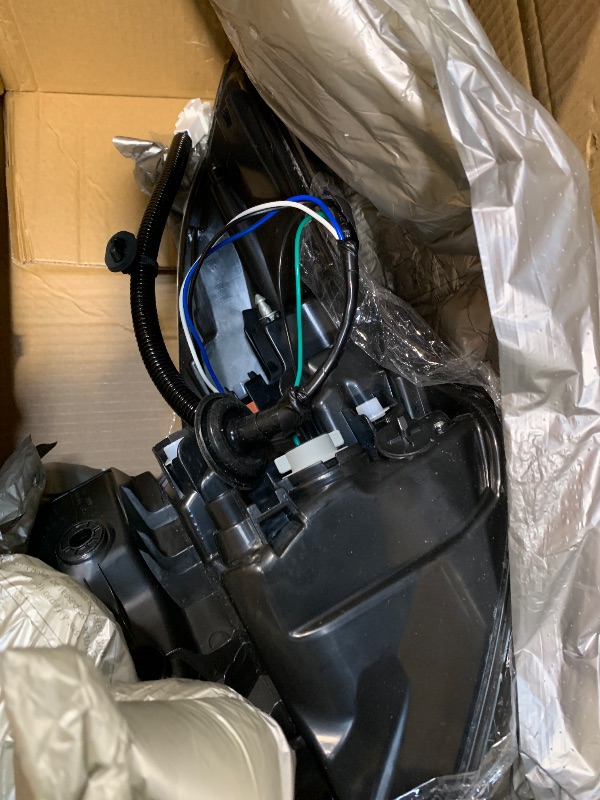 Photo 1 of **HAS MINOR DAMAGE *** Halogen OE Tail Lights Taillights Assembly for 2016-2018 Toyota Rav4, Red Rear Brake Signal Plate Tail Lamp Replacement With Bulb and Harness (Outer, Driver Side (Left))