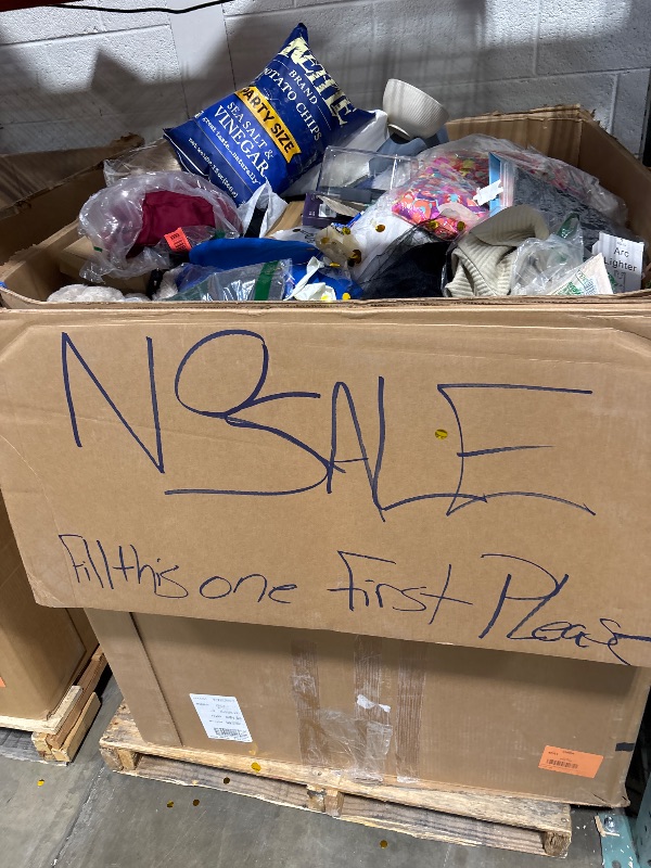 Photo 1 of *TRUCK PICKUP ONLY* NO SALE PALLET *NON REFUNDABLE*