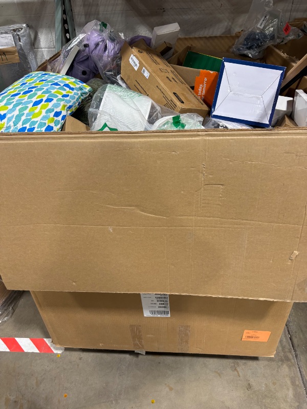 Photo 1 of  **TRUCK PICK UP ONLY** NO SALE PALLET *NON REFUNDABLE*