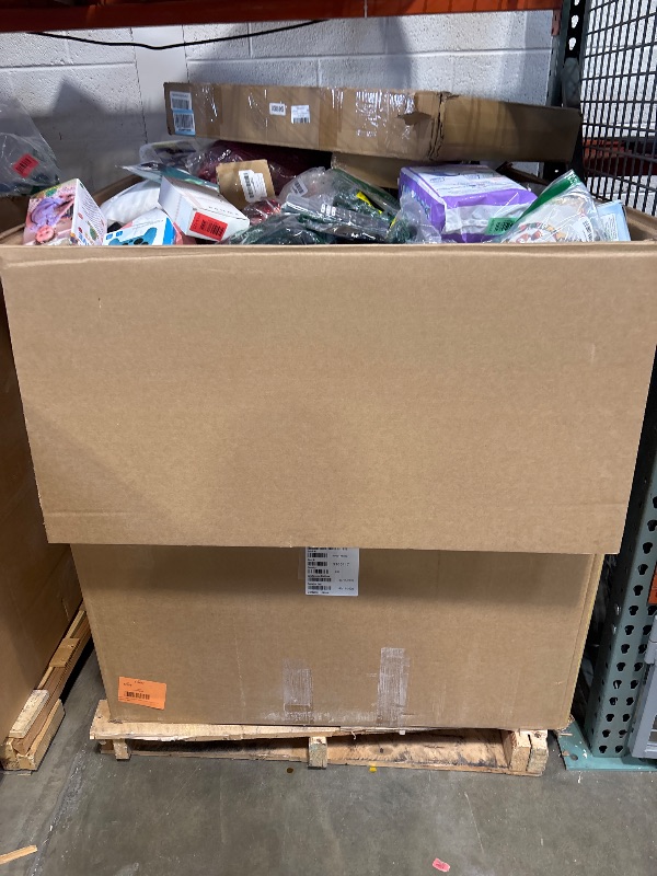 Photo 1 of **TRUCK PICK UP ONLY** NO SALE PALLET
**NON REFUNDABLE**