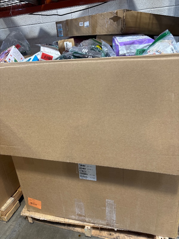 Photo 1 of **TRUCK PICK UP ONLY** NO SALE PALLET
**NON REFUNDABLE**