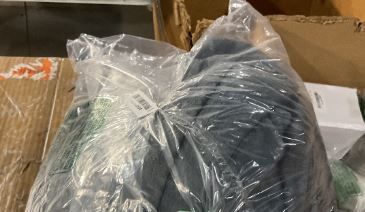 Photo 1 of *******Zipper is broken******** U2SKIIN Men's Plush Fleece Hooded Robe, Soft Warm Long Bathrobe with Pockets, Cozy Spa Shower Robe for Men with Front Zipper(DARK GREY,2XL/3XL)