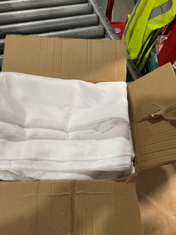 Photo 1 of ** STITCHING SLIGHTLY COMING UNDONE IN SMALL AREA**
Fokitut 6 Pack Rectangle Tablecloth, 60x102 Inch, Stain Resistant and Wrinkle Polyester Table Cloth, Fabric Table Cover for Kitchen Dining, Wedding, Party, Holiday Dinner-White