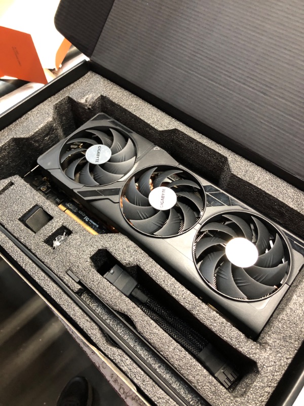 Photo 1 of (not working)(sold for parts) Gigabyte GeForce RTX 5080 Gaming OC 16G Graphics Card - 16GB GDDR7, 256bit, PCI-E 5.0, 2730MHz Core Clock