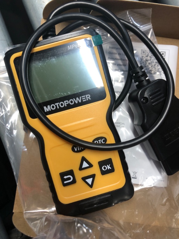Photo 1 of (see all images) MOTOPOWER MP69033 Car OBD2 Scanner Code Reader Engine Fault Scanner CAN Diagnostic Scan Tool for All OBD II