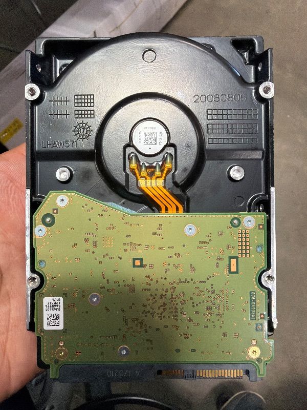 Photo 1 of **FOR PARTS ONLY**
Western Digital 26TB WD Red Pro NAS Internal Hard Drive HDD - 7200 RPM, SATA 6 Gb/s, CMR, 512 MB Cache, 3.5" - WD260KFGX