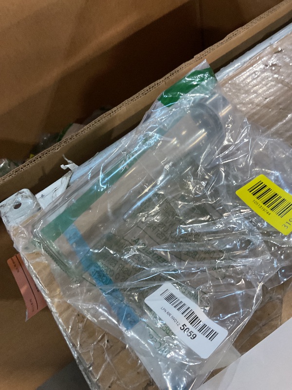 Photo 1 of *** ONLY 1 BOTTLE*** Glass Water Bottles Set of 3, 18 oz, Reusable Water Bottle with Lids, Juice Glass Bottles for Juicing, LeakProof, BPA Free, Container Bottle for Refrigerator, Suitable for Beverage, Soda (Clear)