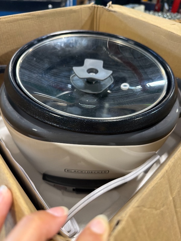 Photo 1 of [USED] BLACK+DECKER 16-Cup Rice Cooker, RC516, 8-Cup Uncooked Rice, Steaming Basket, Removable Non-Stick Bowl, One Touch