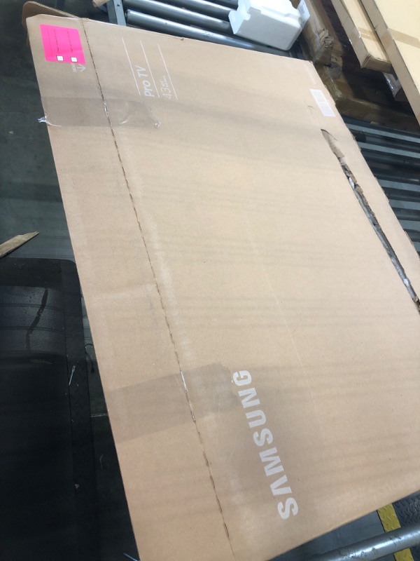 View 2 of !!!BROKEN CRACKED SLOD FOR PARTS!!!!FINAL SALE!!!!Samsung 43” 4K BEFX-H Business Pro TV, CMS-Compatible Digital Signage (LH43BEFHLGFXGO)