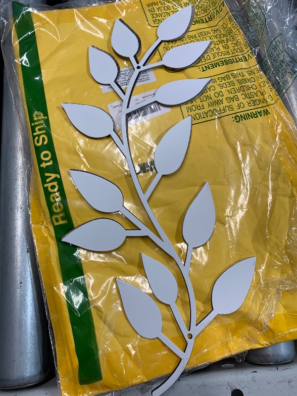 Photo 1 of (used)(minor damage)(see images) Zhengmy 2 Pieces Metal Tree Leaf Wall Decor Vine Olive Branch Leaf Wall Art Living Room, Hallway Wall Decor Outdoor Decoration(Vintage Brown)