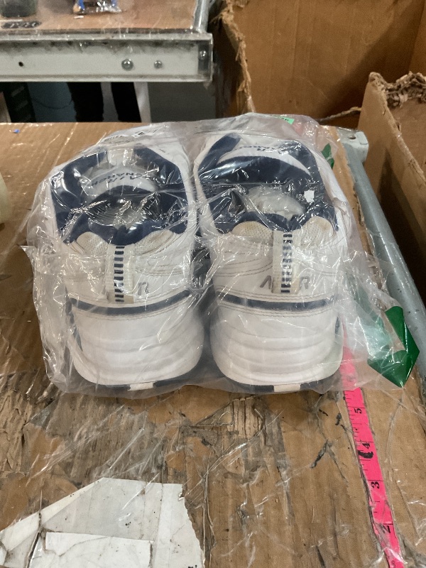 Photo 1 of * heels are a little dirty *
Nike Men's NIKE AIR MONARCH IV (4E) RUNNING SHOES -13; White / Metallic Silver-Midnight Navy