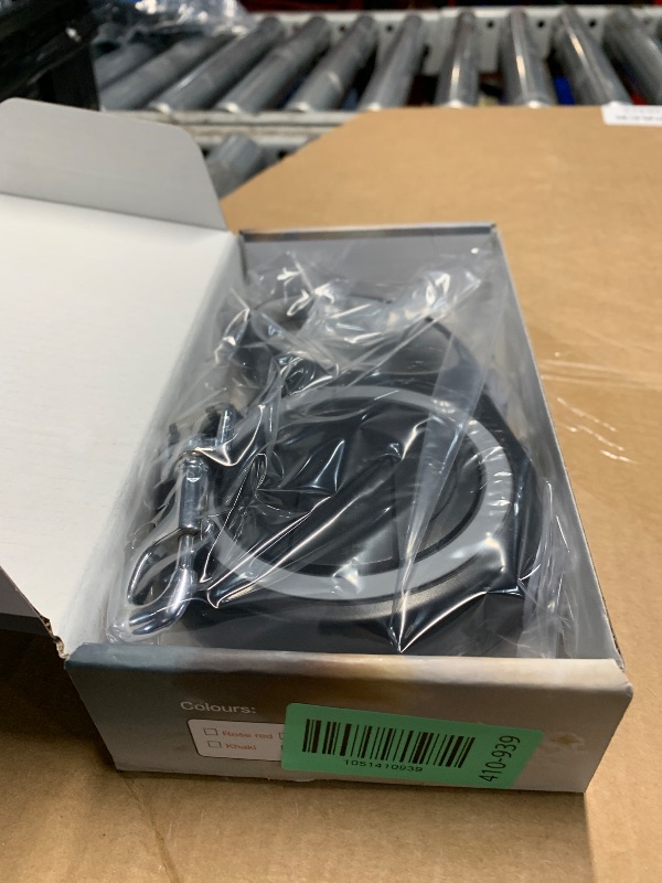 Photo 1 of ***BROKEN LEASH/FOR PARTS ONLY***26Ft Retractable Dog Leash, Heavy Duty Great Leash for Dog up to 110 lbs, Anti-Slip Rubberized Handle, One-Handed Brake, Strong Nylon Tape, Tangle Free(Large Size).