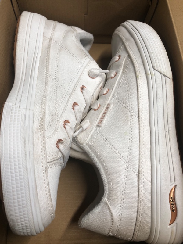 Photo 1 of (used)(see all images) Skechers Women's Arch Fit Arcade-Meet Ya There Sneaker, White, 8