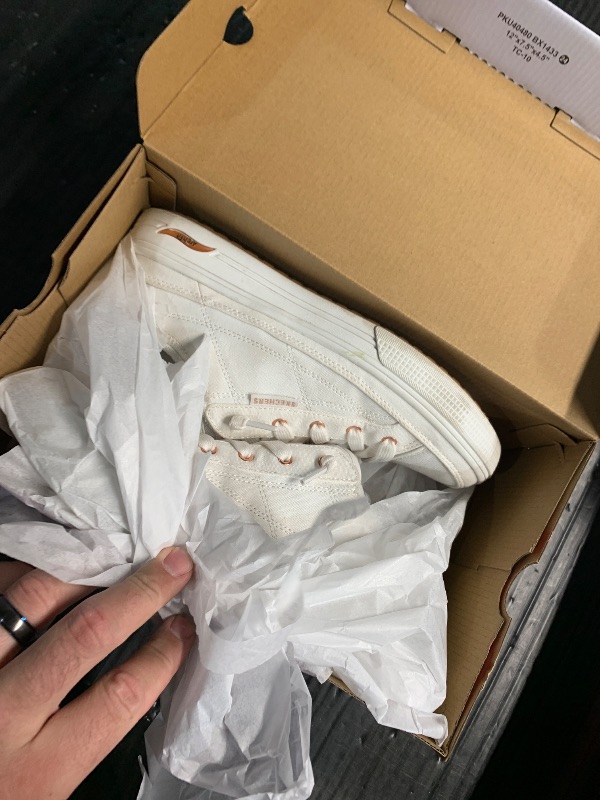 Photo 1 of (used)(see all images) Skechers Women's Arch Fit Arcade-Meet Ya There Sneaker, White, 8