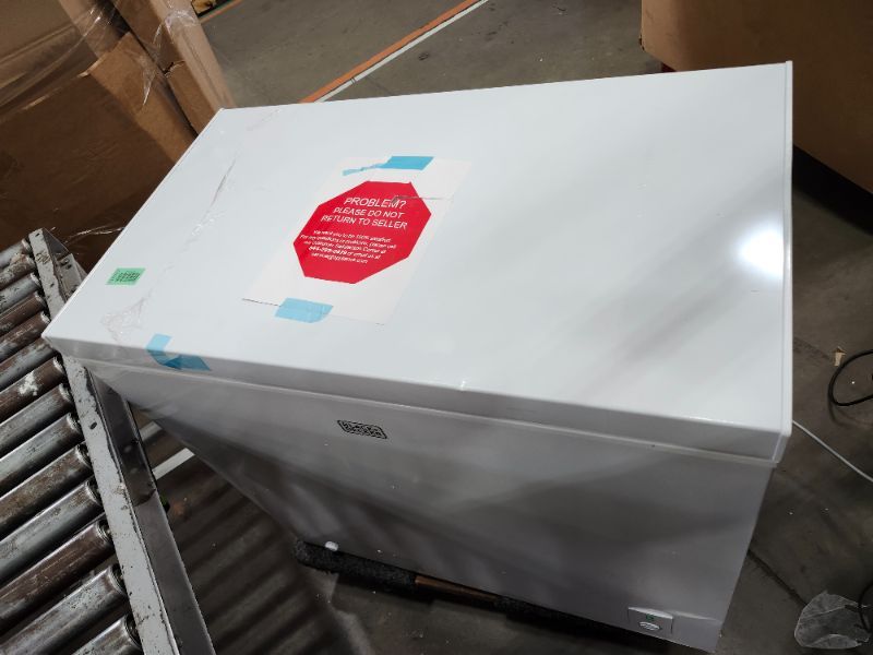 Photo 1 of **********FOR PARTS ONLY- FREEZER LIGHT UP WHEN PLUGGED IN BUT DOES NOT COOL**************
BLACK+DECKER 7.0 Cu. Ft. Chest Freezer, Holds up to 245 Lbs. of Frozen Food with Organizer Basket