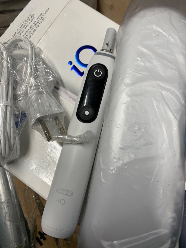 Photo 1 of (used)(see all images) Oral-B iO Series 8 Electric Toothbrush with 2 Replacement Brush Heads and Travel Case, Rechargeable Toothbrush, Whitealabaster