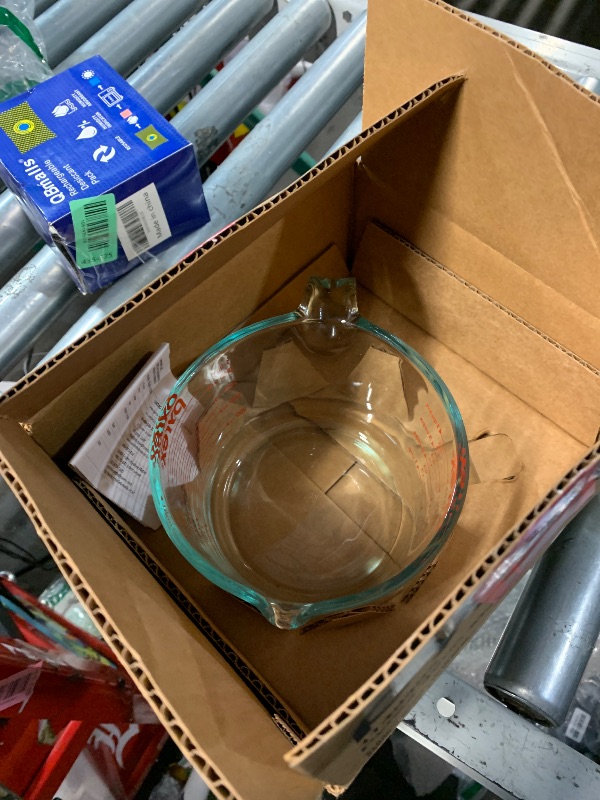Photo 2 of Pyrex 4-Cup Glass Measuring Cup For Baking and Cooking, Dishwasher, Freezer, Microwave, and Preheated Oven Safe, Essential Kitchen Tools