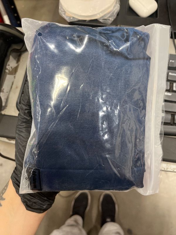 Photo 1 of ***************PILLOW CASE IS ACTUALLY BLUE************
Silk Pillowcase for Hair and Skin Mulberry Silk Pillowcase Soft Breathable Smooth Both Sided Natural Silk Pillowcase with Zipper Beauty Sleep Silk Pillow Case 1 Pack for Gift (Queen, blue)