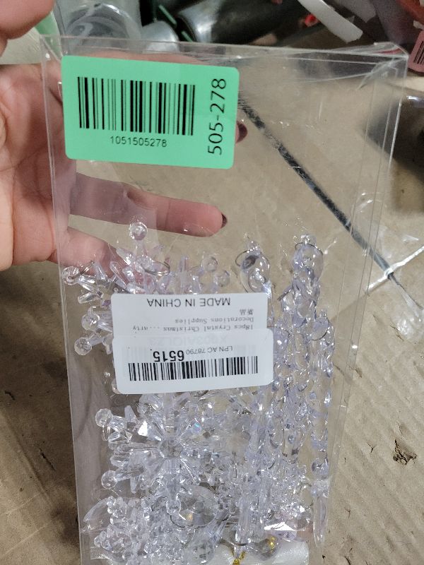Photo 1 of 18pcs Crystal Christmas Ornaments for Tree Decorations-Hanging Acrylic Snowflake Icicle Ornaments with Drop Pendants for Winter Wonderland Chandelier Crystals Decorations Supplies
