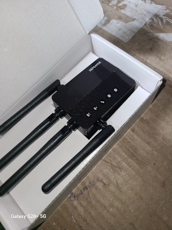 Photo 1 of 1200Mbps WiFi Extender HIBFEWOULANFKSDM