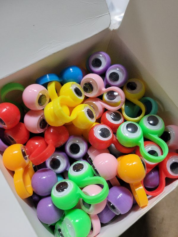 Photo 1 of 100 PCS Eye Finger Puppets Toys Set, Wiggly Eyeball Finger Puppet Eye On Rings for Kids, Party Favors for Boys Girls