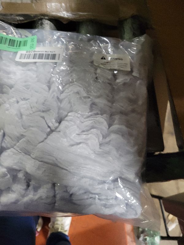 Photo 1 of 1000 sqft Spider Webs Halloween Decorations Bonus with 30 Fake Spiders, Super Stretch Cobwebs for Halloween Indoor and Outdoor Party Supplies