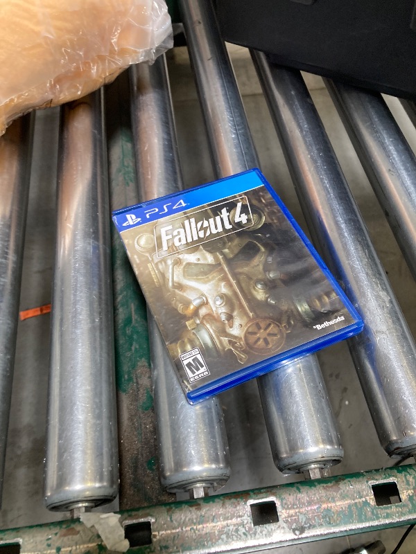 Photo 1 of Fallout 4 - PlayStation 4