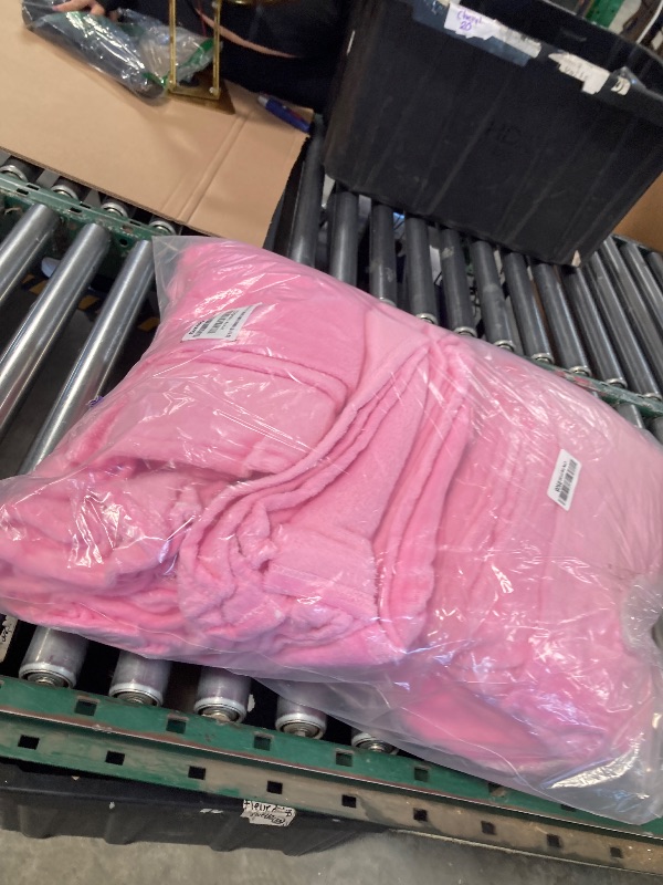 Photo 1 of 12 Pcs Fleece Blankets for Girls Sleepover Party Soft Fuzzy Throw Blanket 40 x 60 Inch Warm Flannel Blanket for Teenager Bed Travel SPA Movie Party(Pink)