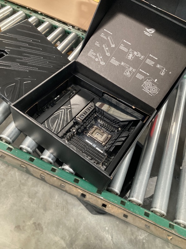 Photo 1 of ASUS ROG Maximus Z890 Hero Intel® Z890 LGA 1851 ATX Motherboard, Advanced AI PC-Ready, 22+2+1+2 Stages, DDR5, WiFi 7, 3X PCIe® 5.0 M.2, Thunderbolt™ 4, USB Type-C®, AI Overclocking/Cooling/Networking