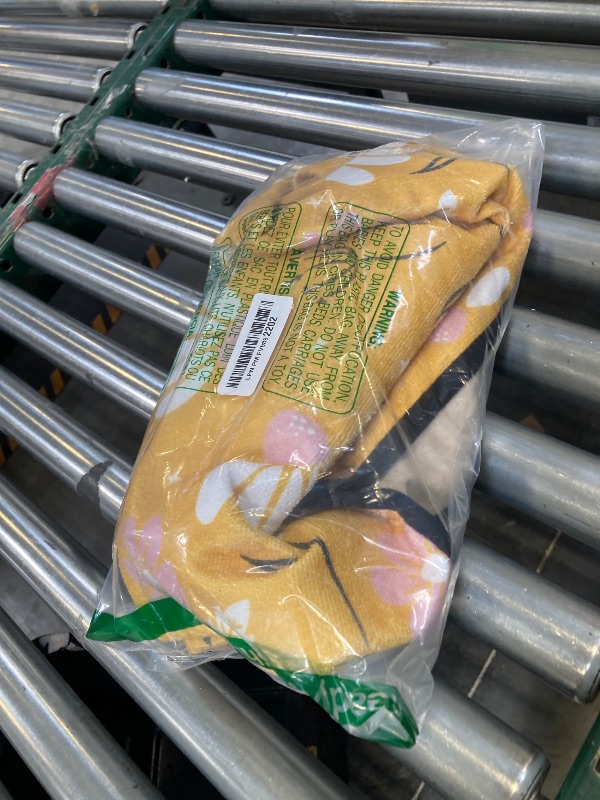 Photo 1 of LoyaGour Car Seat Cover Protector Front Seats,for Gym Workout,Running,Swimming,Beach and Hiking,Waterproof Sweat Towel Bucket Seat Covers for Cars SUV Trucks (Chamomile and Yellow, 1Pcs)