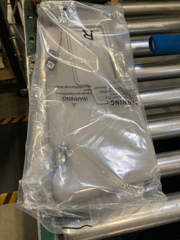 Photo 1 of FITIPICI Driver Left & Passenger Right Side Sun Visor Compatible with Hyundai Santa Fe 2006-2009 Sunshade with Light Replacement 852100W110J4 852200W110J4 Gray