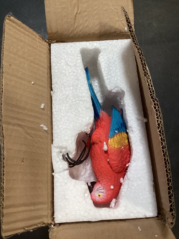 Photo 1 of Primst Resin Animal Planter Pot Hanger Decorations, Hanging Realistic Parrot Flower Pot Figurine Planter Pot Hanger Decoration for Garden Yard Indoor Outdoor Decor (Red)
