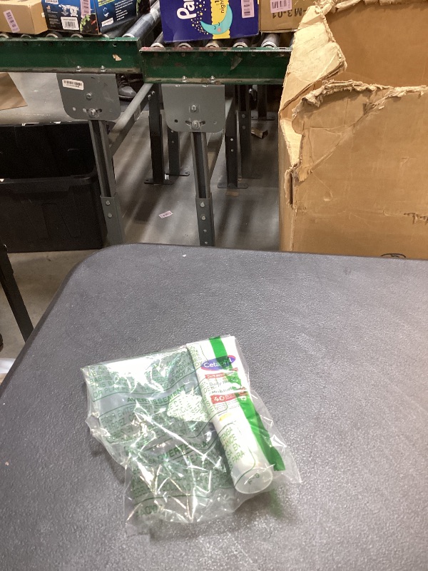 Photo 1 of CETAPHIL Redness Relieving Daily Facial Moisturizer SPF 40, 1.7 fl oz, Broad spectrum Sunscreen, Neutral Tint, For Redness-Prone Skin