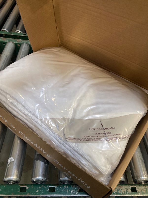 Photo 1 of CUDDLE DREAMS Wool Comforter Duvet Insert, 100% Australian Wool Filling with Soft Noiseless Cotton Shell, Natural Warmth (Midweight for All Season, Queen)