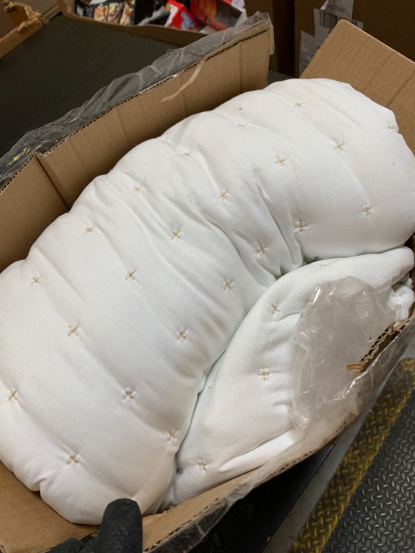 Photo 1 of BED COMFORTER SIZE UNKNOWN