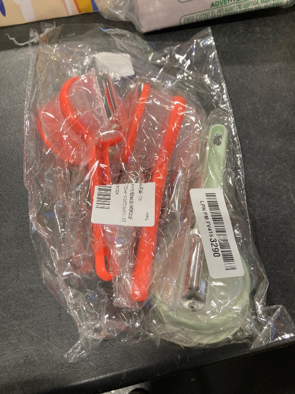 Photo 1 of 3PCS Peeler With Container Set, Fruit Peeler, Peeler With Storage Suitable for Family Chef, Busy Parents and Camping Enthusiasts