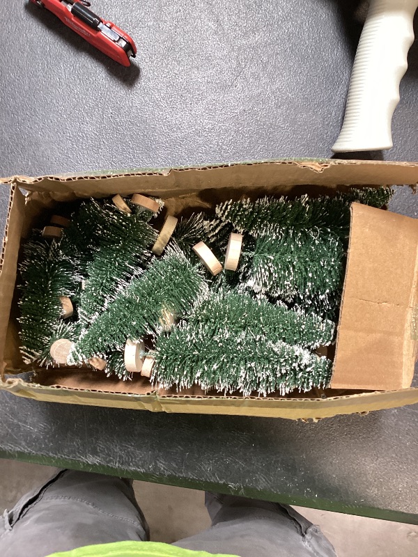 Photo 1 of 30Pcs Mini Christmas Trees Artificial Christmas Tree Bottle Brush Trees with Wooden Base for Christmas Decor Christmas Party Home Table Craft Decorations(Green-A)