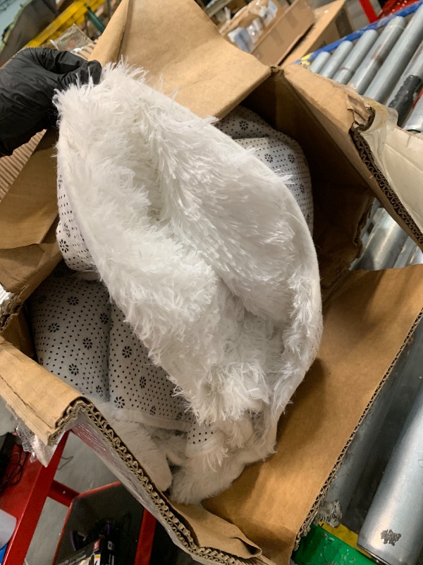 Photo 1 of ** VERY USED / UNTESTED** FinRe?c 9x12 Feet Rugs for Living Room Bedroom, White Fluffy Shaggy Area Rug, Non-Slip Soft Shag Rug for Nursery Kids Room Dorm Room Home Decor, Indoor Plush Floor Carpet