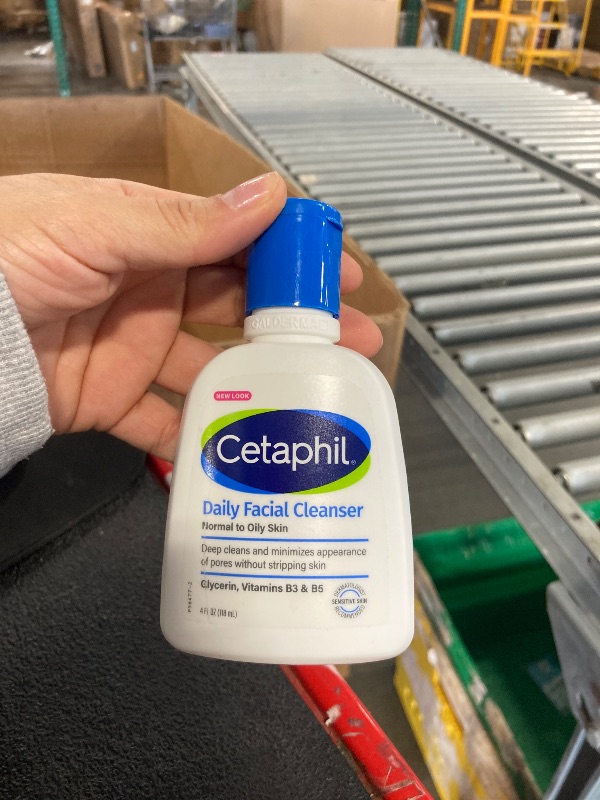 Photo 1 of ****ONLY ONE PIECE**** Cetaphil Face Wash, Daily Facial Cleanser for Sensitive, Combination to Oily Skin, 4 Oz 3 Pack, Gentle Foaming, Soap Free, Hypoallergenic