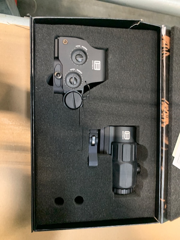 Photo 1 of **** MISSING SCREWS **** HHS V Holographic Hybrid Sight - EXPS3-4 with G45 Magnifier, 5 Power Magnifier with Quick Disconnect, Switch to Side (STS) Mount in Black