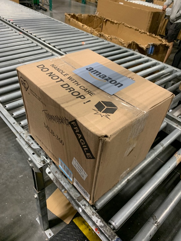 Photo 1 of **** ONE HANDLE BROKEN  *** IRIS USA 6 Qt. Plastic Craft Storage Container Bins with Lids, 6 Pack, Small Art & Office Supply Organizer Tote, Sensory Bins & Boxes for Home & University, Stackable, Secure Latch Buckles, Clear