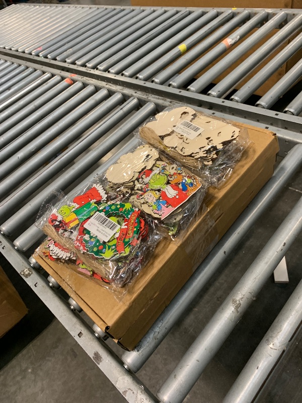 Photo 1 of *** GRINCH DECORATION BUNDLE *** 3X  12 CT GRINCH FINGERS TREE TOPPERS AND 6X 24CT  ORNAMENTS ***** litunk Christmas Tree Decorations, 24PCS Christmas Cute Wooden Hanging Ornaments for Tree, Christmas Decor Indoor Home Party Gifts