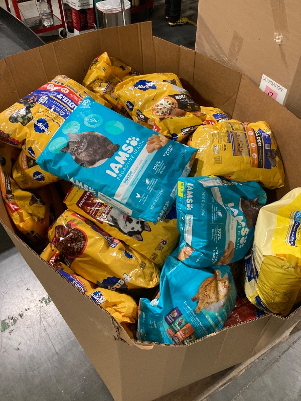 Photo 1 of ********MIXTURE OF DOG & CAT FOOD 

NO RETURNS FINAL SALE