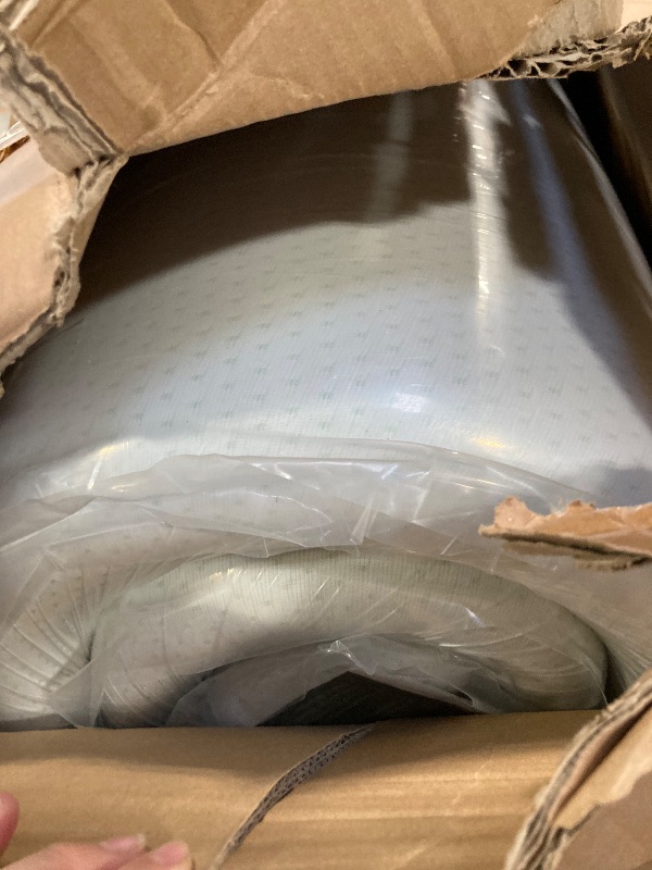 Photo 1 of ****FACTORY SEALED***ZINUS 12 Inch King Green Tea Memory Foam Mattress [New Version], Fiberglass free, Medium Firm Feel, Zoned Pressure Relief, Certified Safe Foams & Fabric, Mattress in A Box